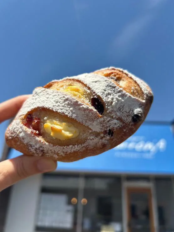 マロナのパンが並ぶ店内の様子